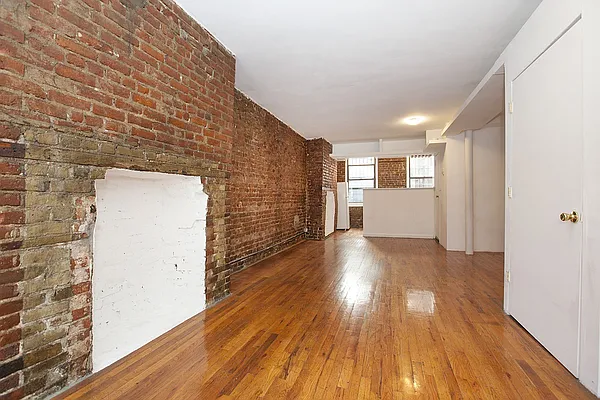 Rented by Avi Nash Associates | media 11