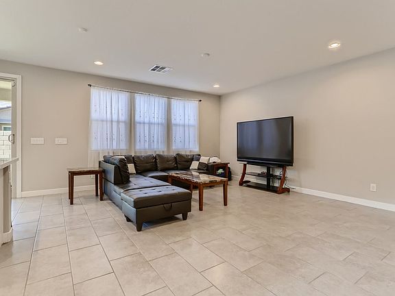 4th image of 10270 Western Pine Ave