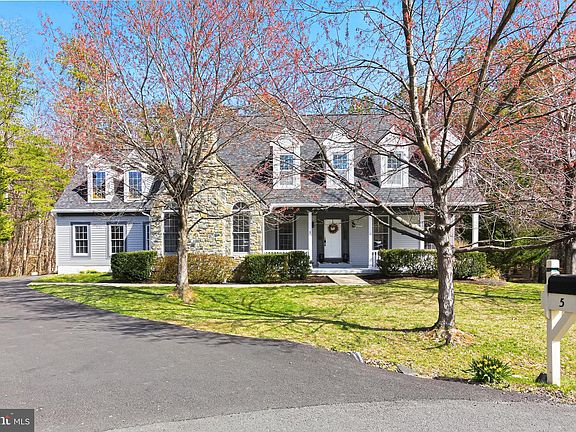 2nd image of 5 Engles Ct