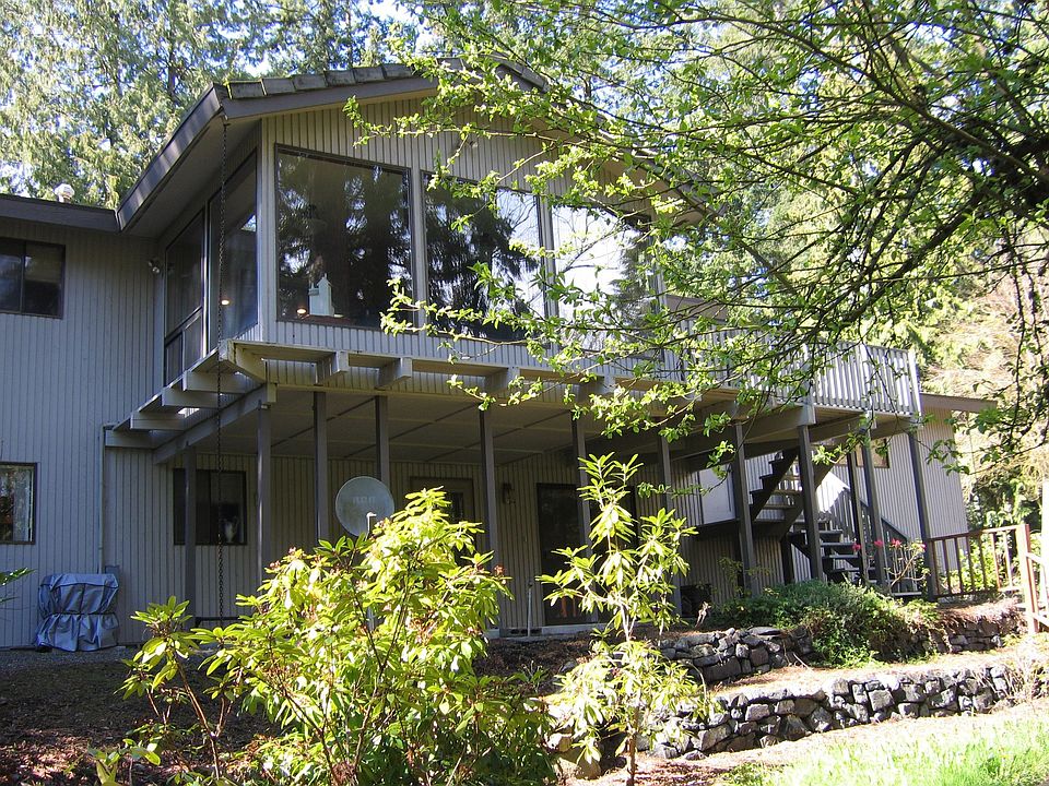 Large picture windows to view your own private retreat.