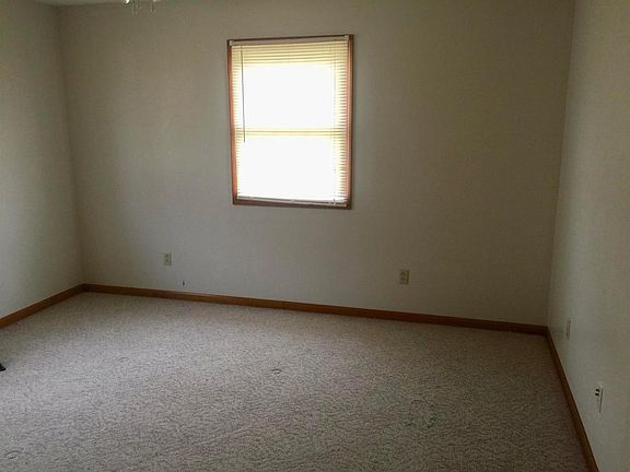 4th image of 709 Laura Ln