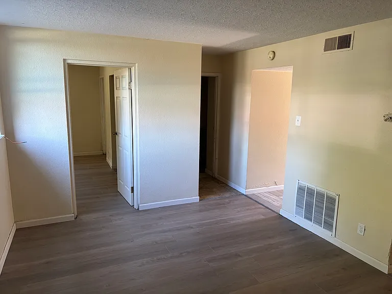 1111 S Sycamore St #107 — Photo 4