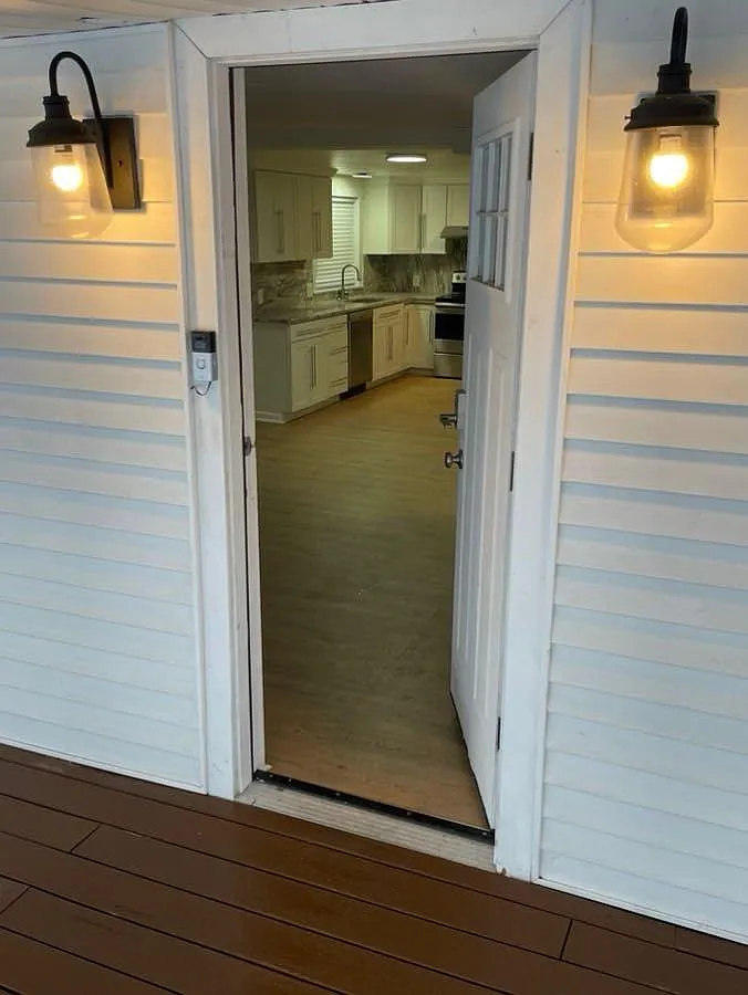 119 E Wilson St — Photo 2