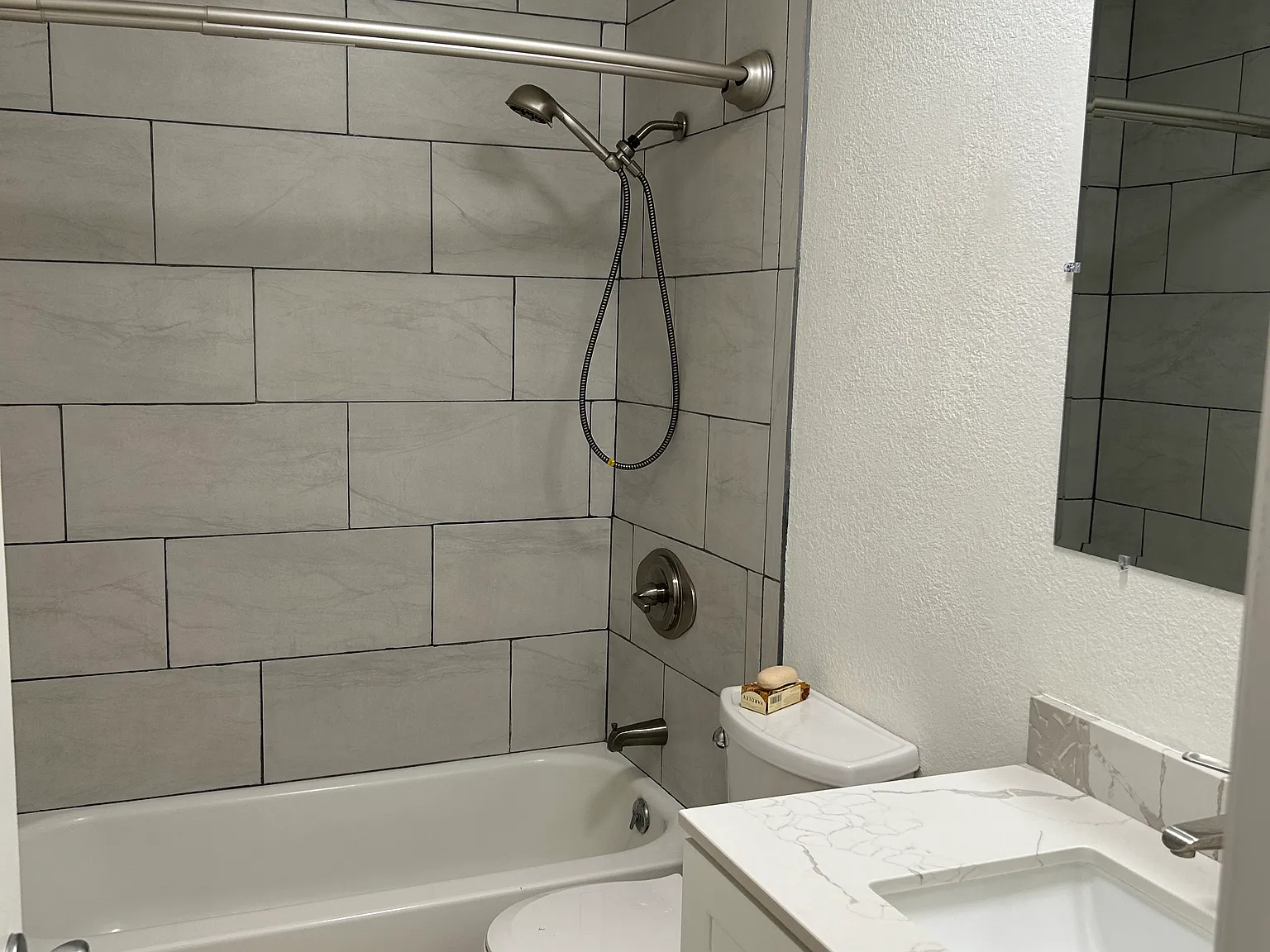 3 bed, 1200 sqft, $2,600 — Photo 3