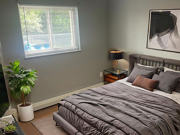 2nd image of 3610 Newton Ave #9