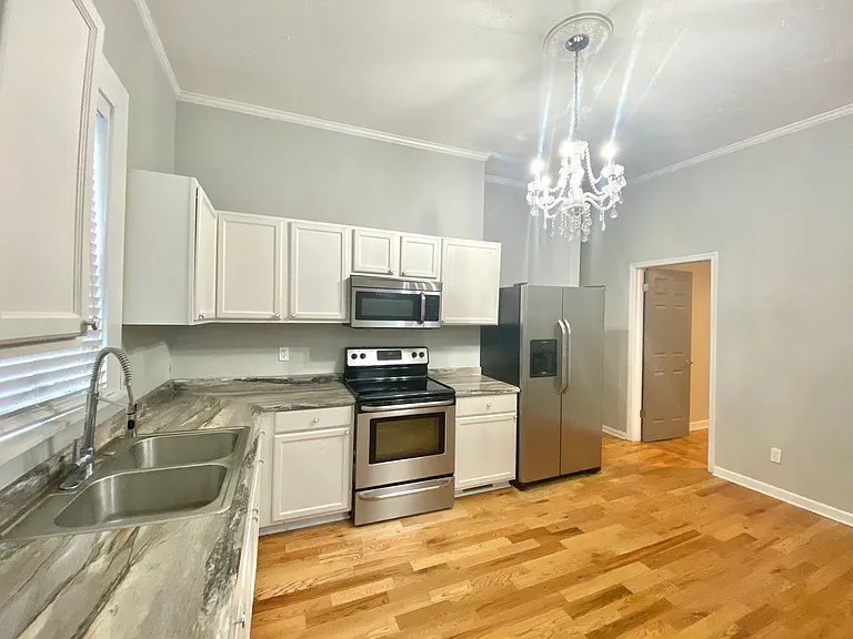 315 Grace St — Photo 6