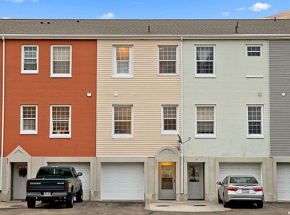 2nd image of 875 S Arapaho Ct