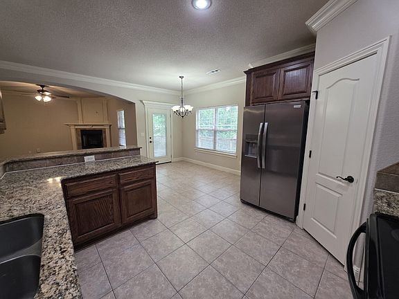 5th image of 605 NW 17th Ct