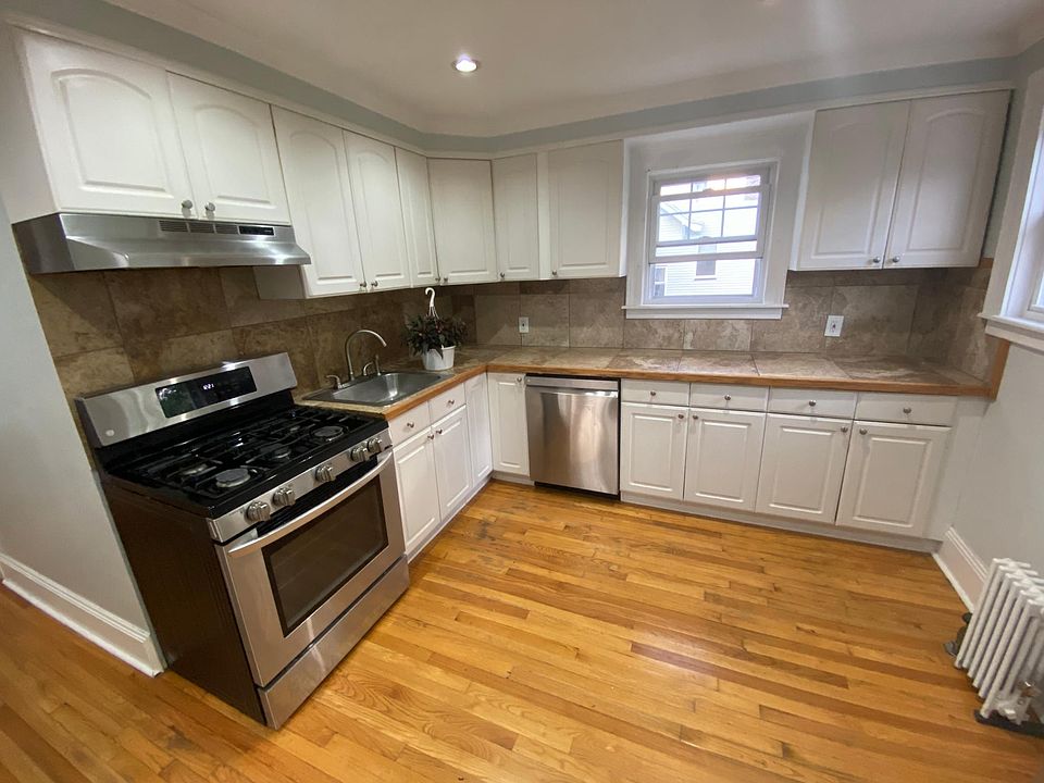 1st image of 10 Boyden Pkwy S #2