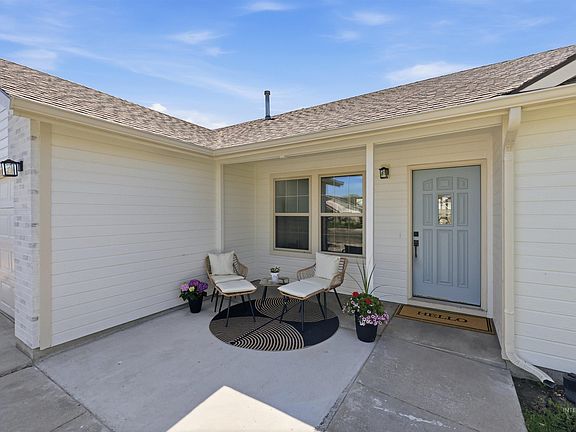 2nd image of 3113 Parkview Way