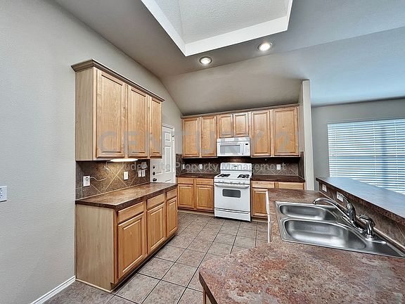 4th image of 5939 Waterford Dr