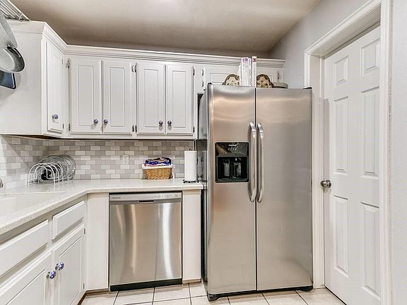 5th image of 1600 Oriole Dr