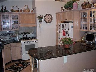 4th image of 9 Deepwater Ave