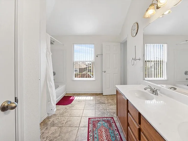 7704 Labrador Dr — Photo 17