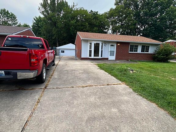 3rd image of 801 Glengarry Dr