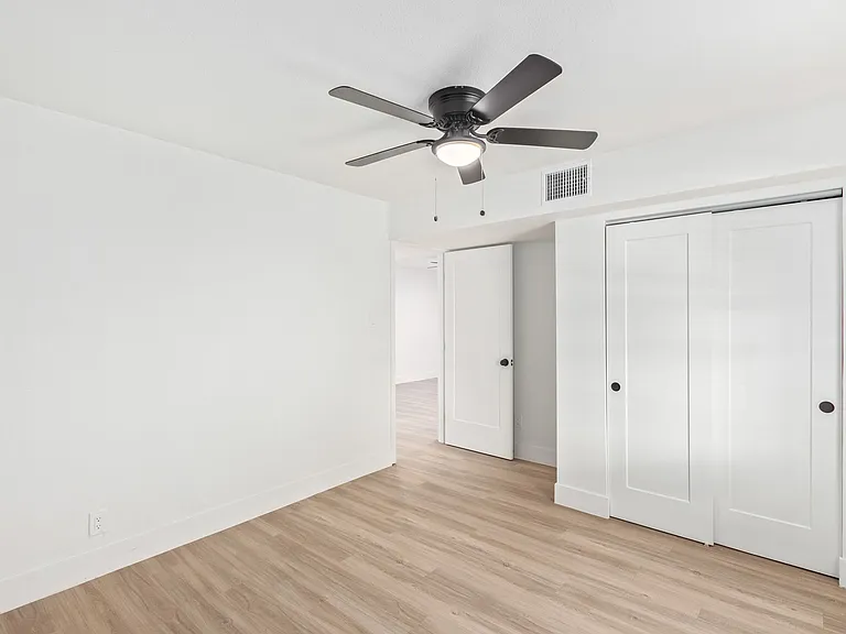 498 N Arizona Ave #5 — Photo 3