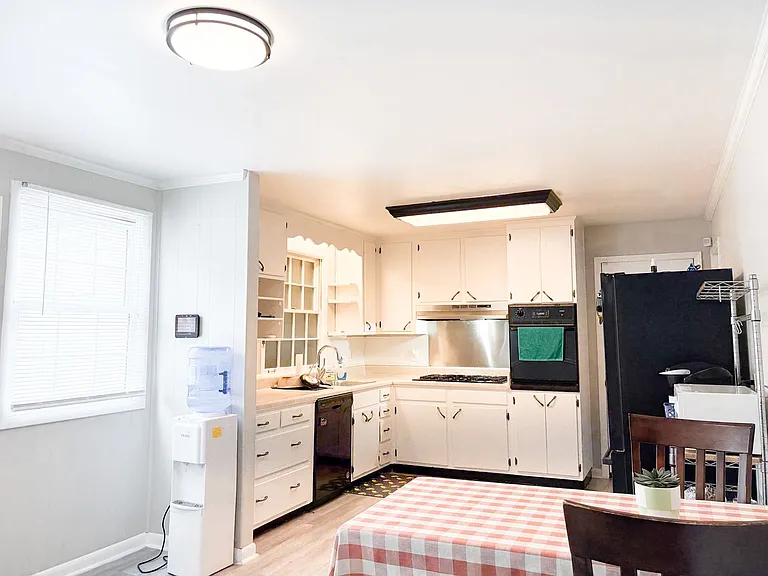302 Robin Hood Dr — Photo 3