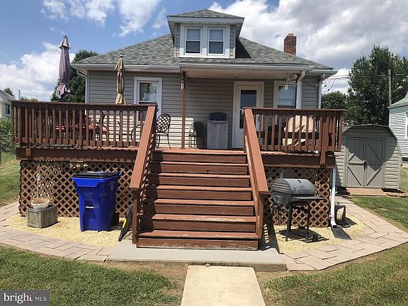 2nd image of 930 Kuhn Ave