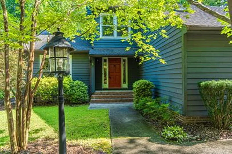 3 bed, 2.5 bath, 1874 sqft, $2,450 — Photo 2