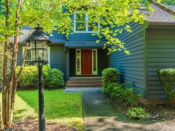 2nd image of 145 Sandhurst Pl