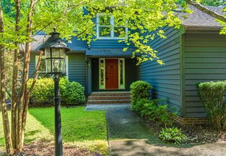 145 Sandhurst Pl — Photo 2