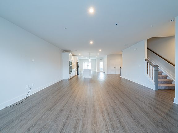 4th image of 2707 Acadia Dr #B