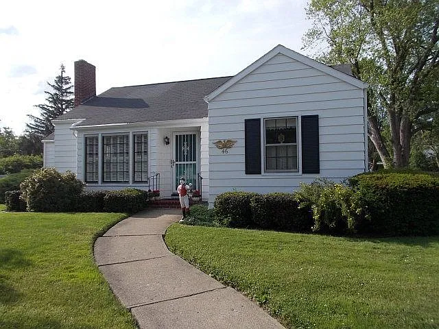 46 Hampton Rd photo 1