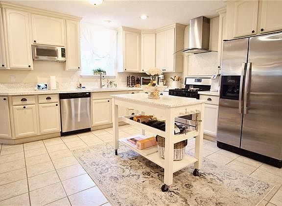 5th image of 4932 Trenton St