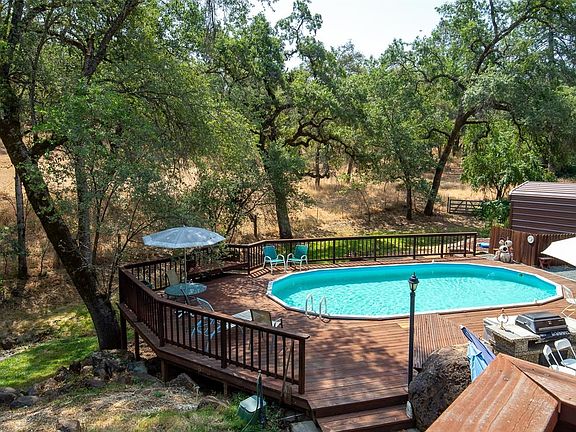 3rd image of 1110 Twin Pines Trl