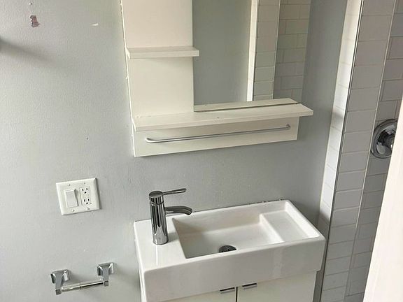 5th image of 425 3rd St N #7