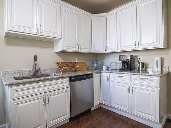 3rd image of 29 E Cavour St