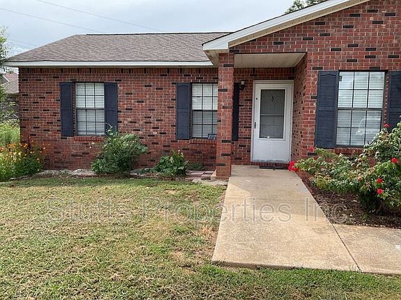2nd image of 200 Prince Dr #3