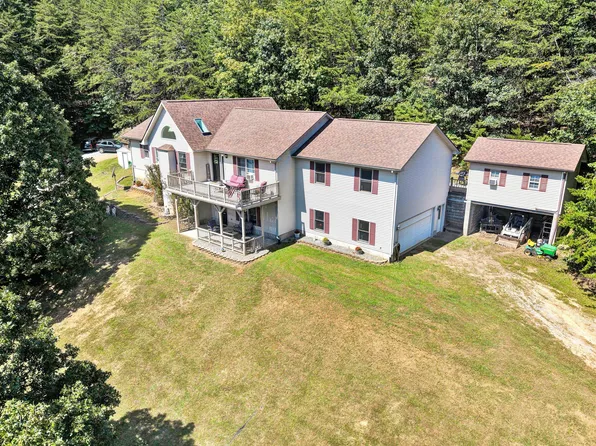 38 Pine Rdg, New Castle, VA 24127