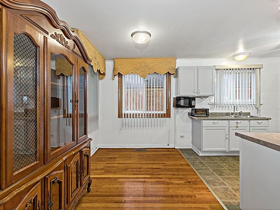 5th image of 14508 Woodlawn Ave