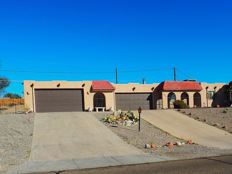 1st image of 1940 Papago Dr