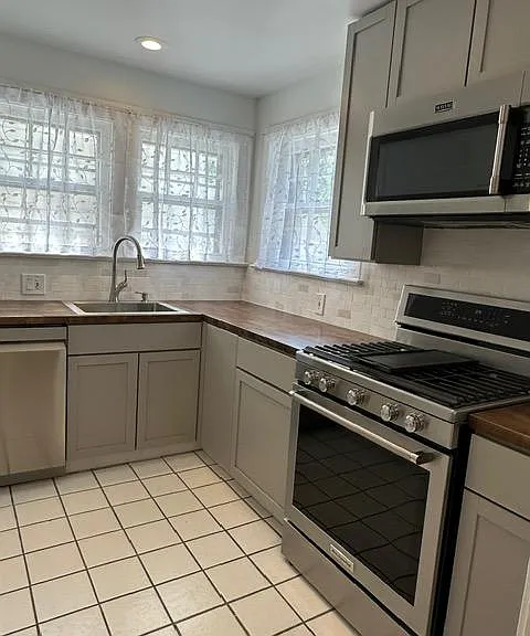 2433 Woodmere Dr — Photo 8