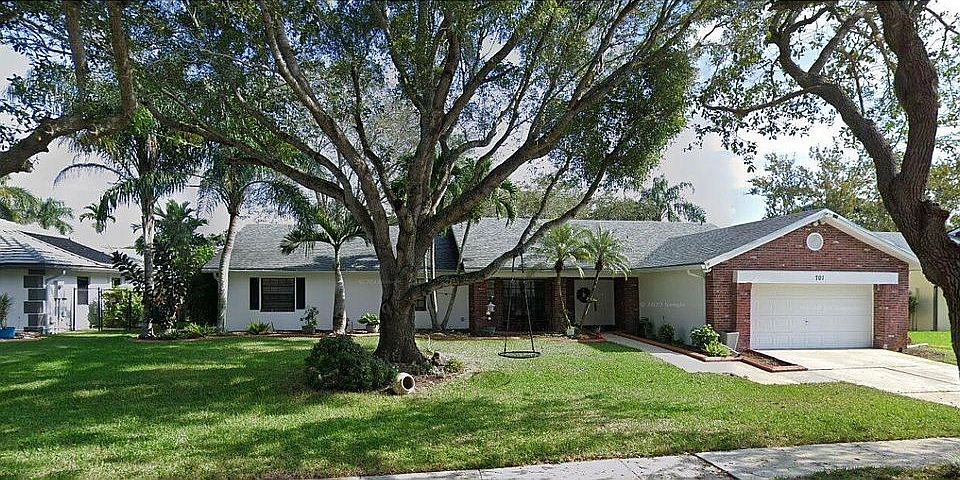 2nd image of 701 NW 204th Ave