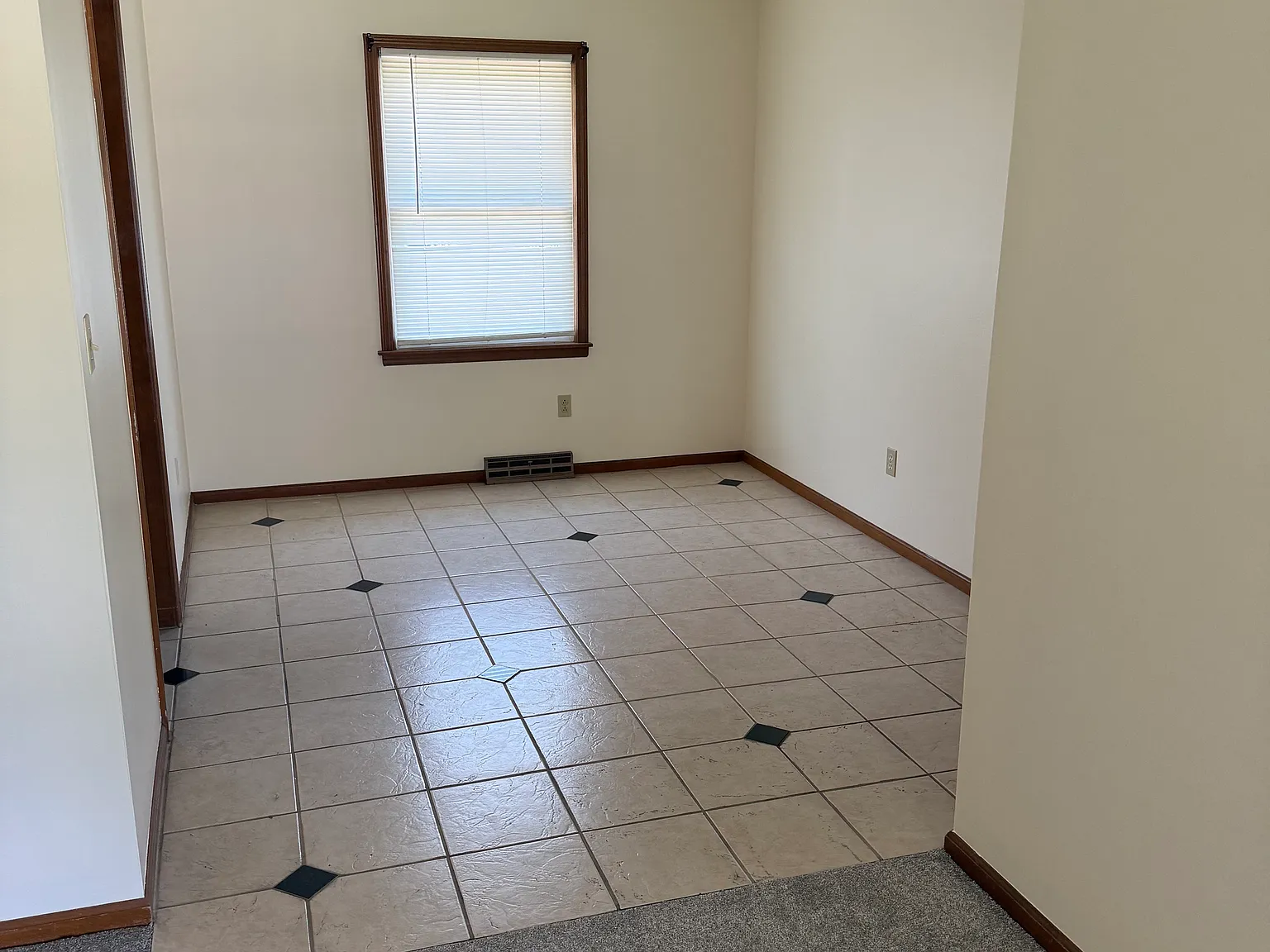 2 bed, 800 sqft, $1,200 — Photo 3