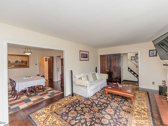 4th image of 15912 Lake Ave