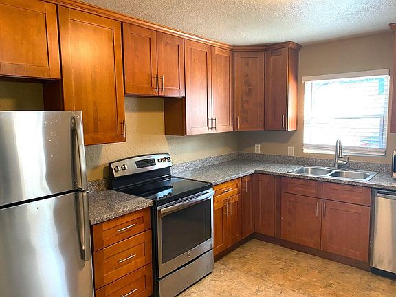 3rd image of 324 29th St
