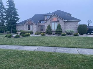 3340 Chesapeake Dr, Sterling Heights, MI 48314