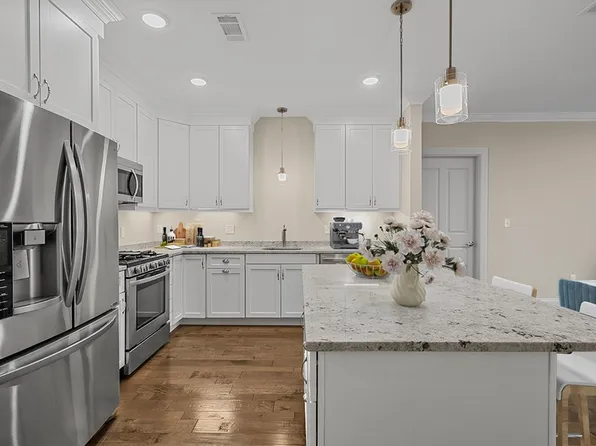 8 Island Ct Unit 408, South Easton, MA 02375