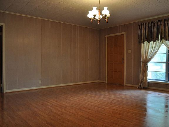 2nd image of 2303 County Road 1125