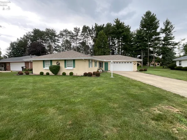 1529 Greenfield Ct, Fremont, OH 43420