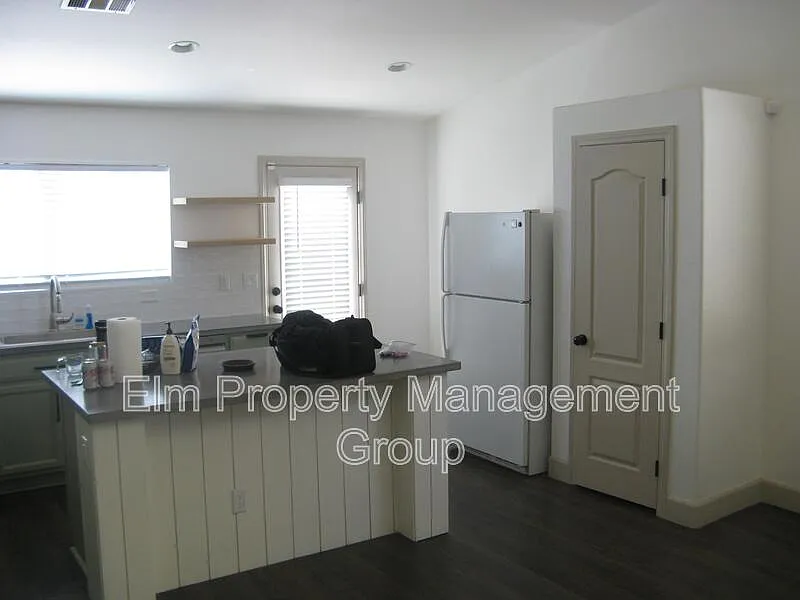 3 bed, 2.0 bath, 1280 sqft, $1,726 — Photo 2