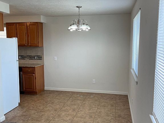 3rd image of 213 Nelson Ct