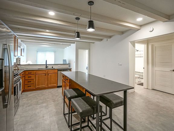 3rd image of 11930 Menaul Blvd NE #209