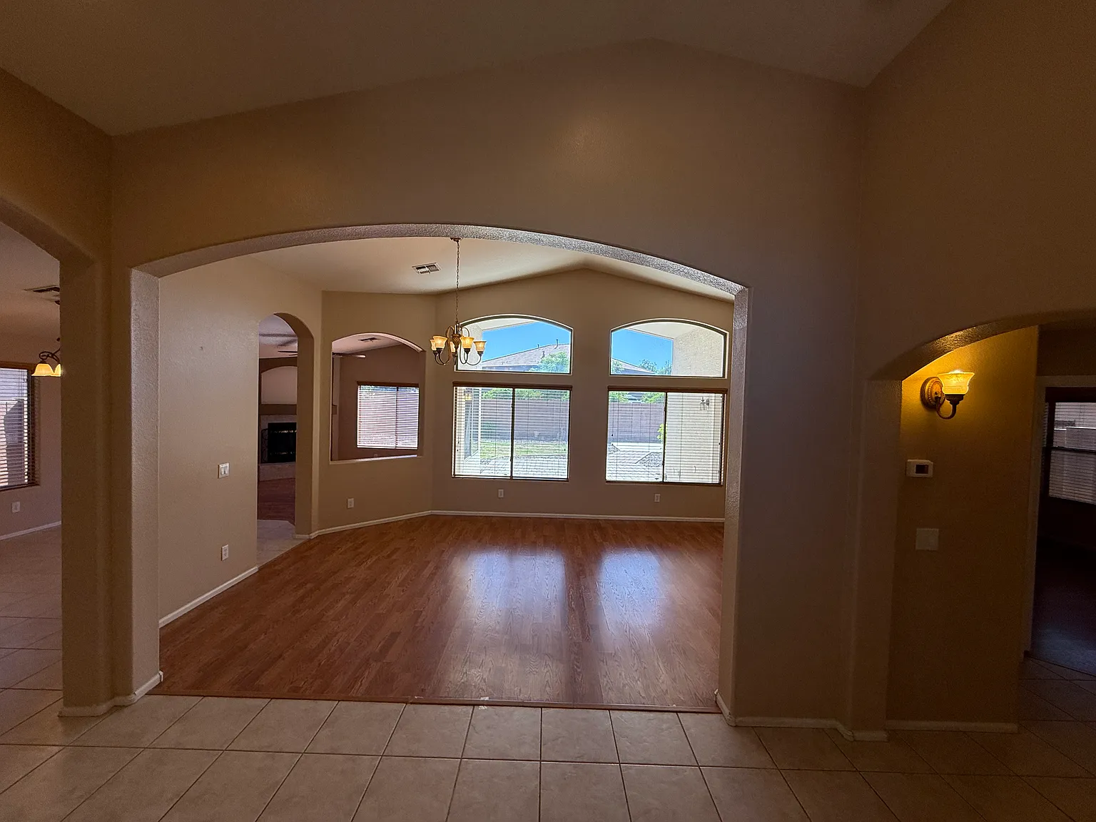 3 bed, 1922 sqft, $2,195 — Photo 4