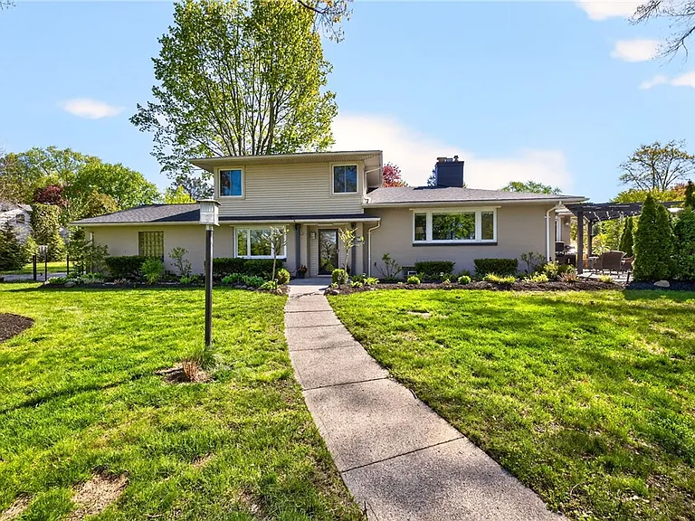 330 Kilbourn Rd — Photo 33