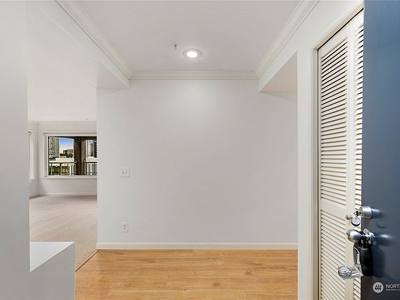 3rd image of 420 Melrose Avenue E #402